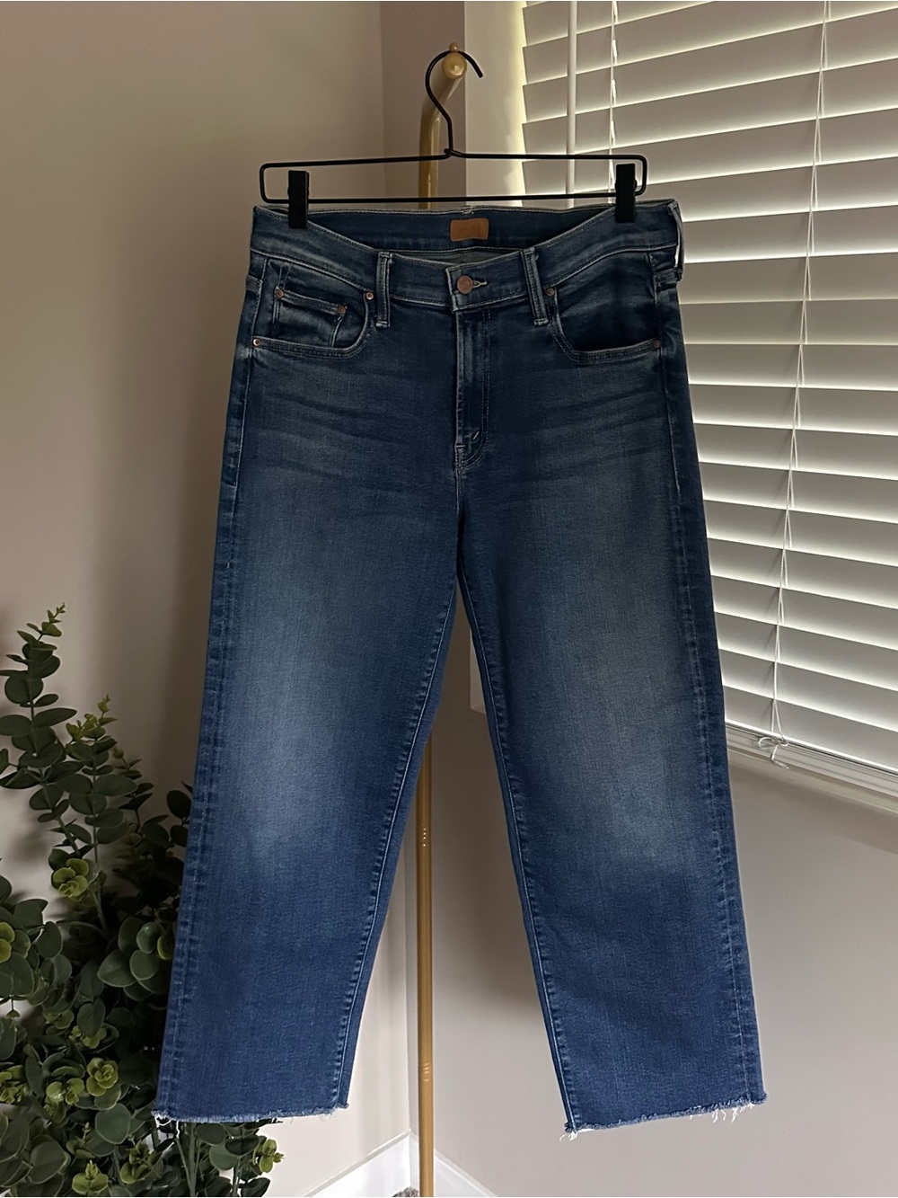MOTHER Jeans The Mid Rise Rambler Zip Ankle Fray 29